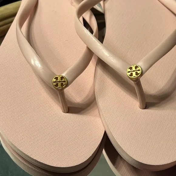 NWT Tory Burch pink flip flops with gold logos size 11 - Picture 5 of 7